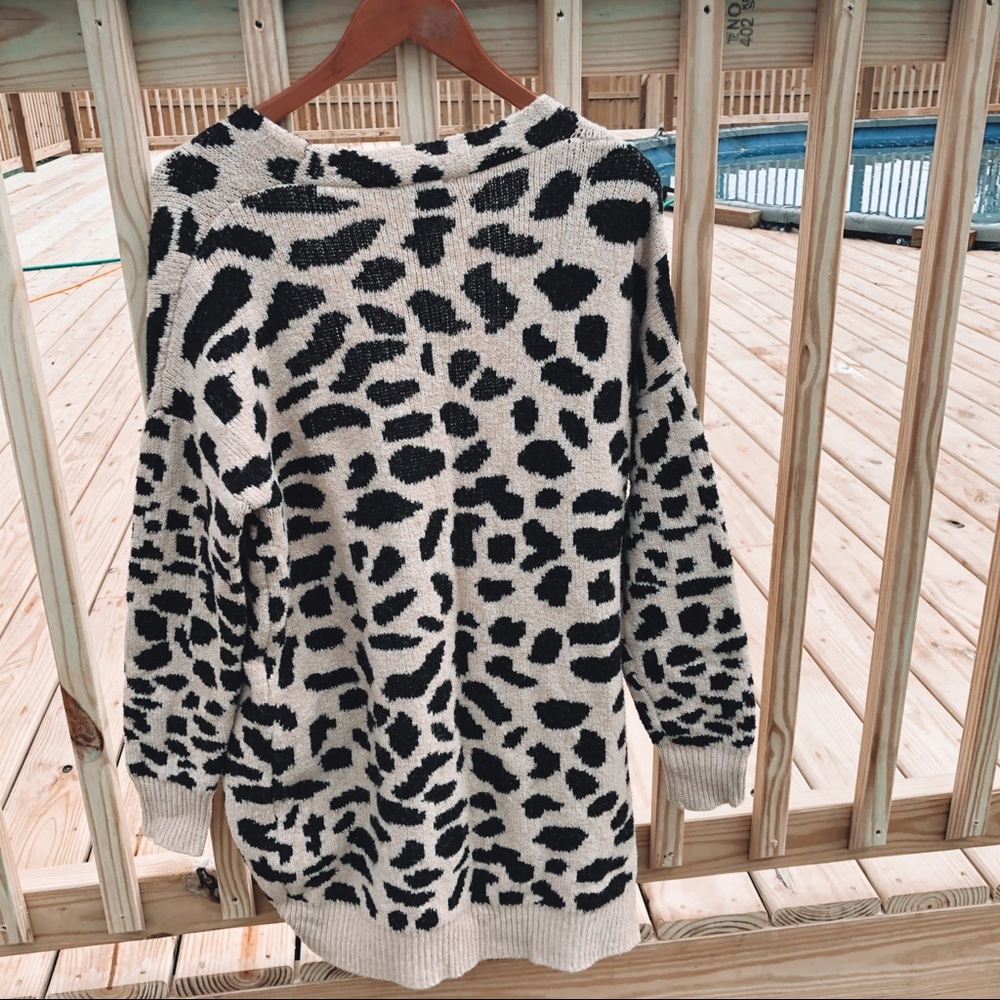SOLD Vici 🍁 Leopard Knit Cardigan - Picture 4 of 6